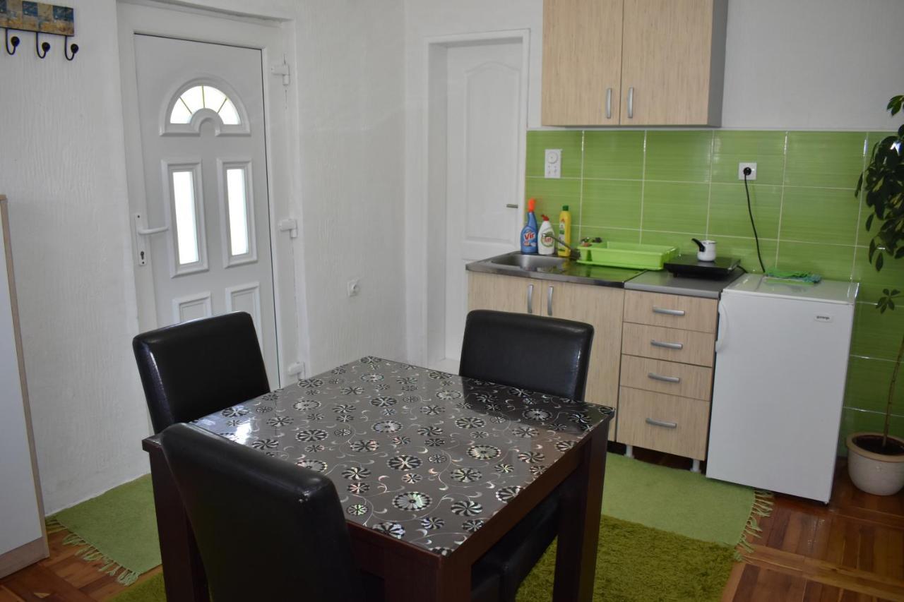 Dobrila Apartment *
